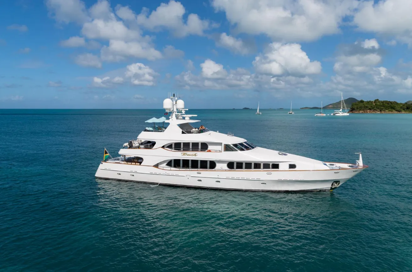 36.58m Downtown Nassau Louisbourg 120 Motor Yacht Hire