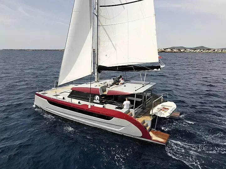 Katamaran Red Charter Boat