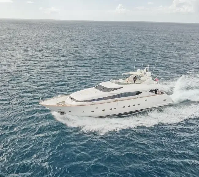 Charter a 31.4m Maiora 103 in La Romana