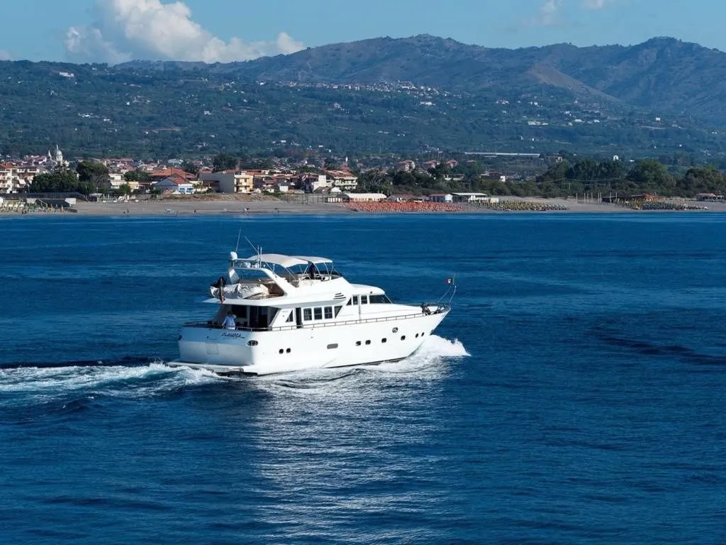 Charter a 23m Boat in Capo d'Orlando