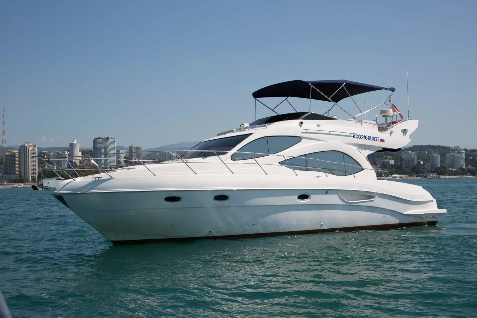 Boot - Rent a 13.61m Motor Yacht Majesty 44 in Sochi
