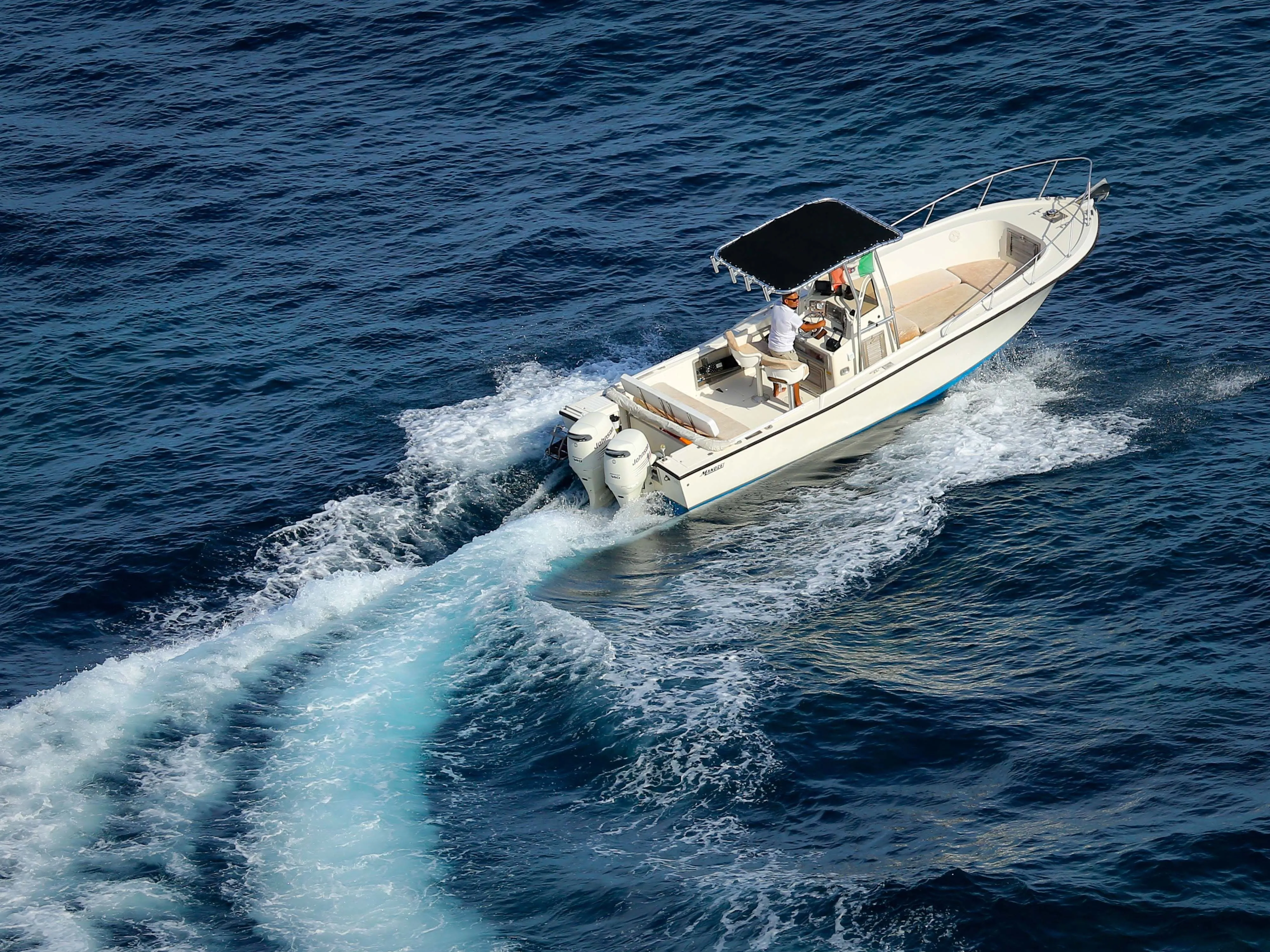 Rent a 7.3m Mako 251 in Porto Ercole