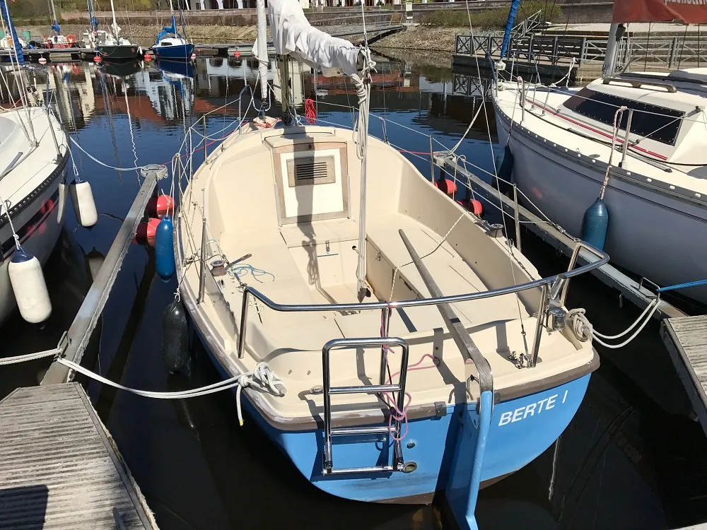 Explore Lipno nad Vltavou on a 6m Rental Sailing Yacht