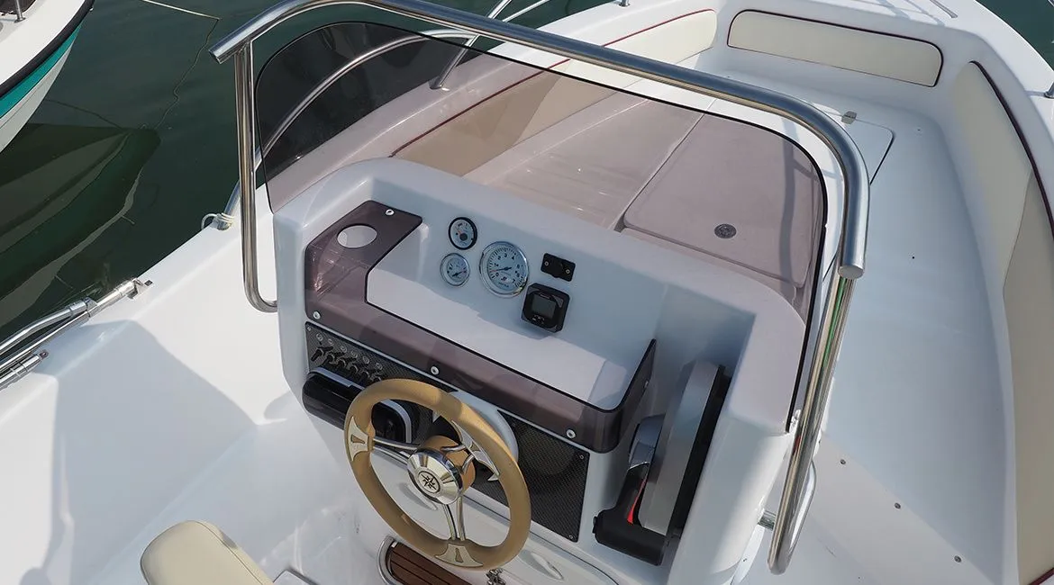 Moniga 5.5m Kiralık Motorlu Tekne Marine 19