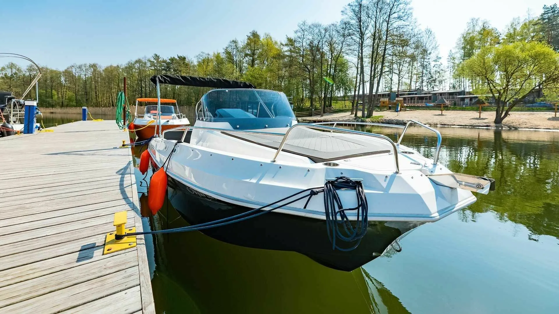 5.56m Wilkasy Motor Boat Hire
