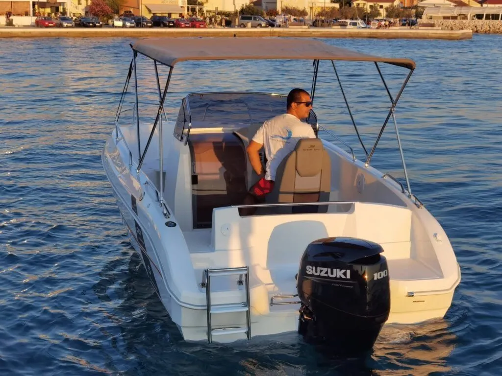 Rent a 5.58m Boat in Petrčane
