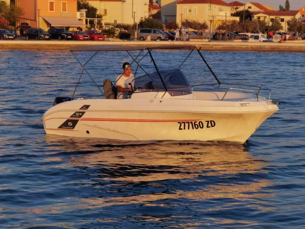 Rent a 5.58m Boat in Petrčane