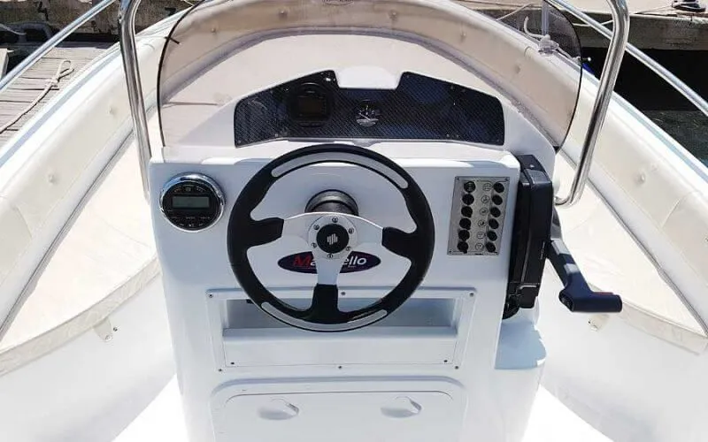 Bota Charter Boat