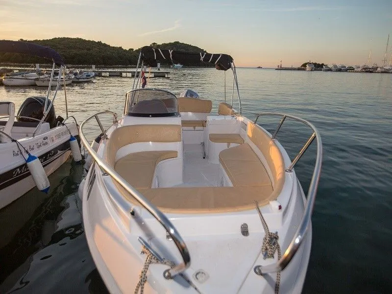 Charter a 7m Marinello 22 Motor Boat in Vrsar