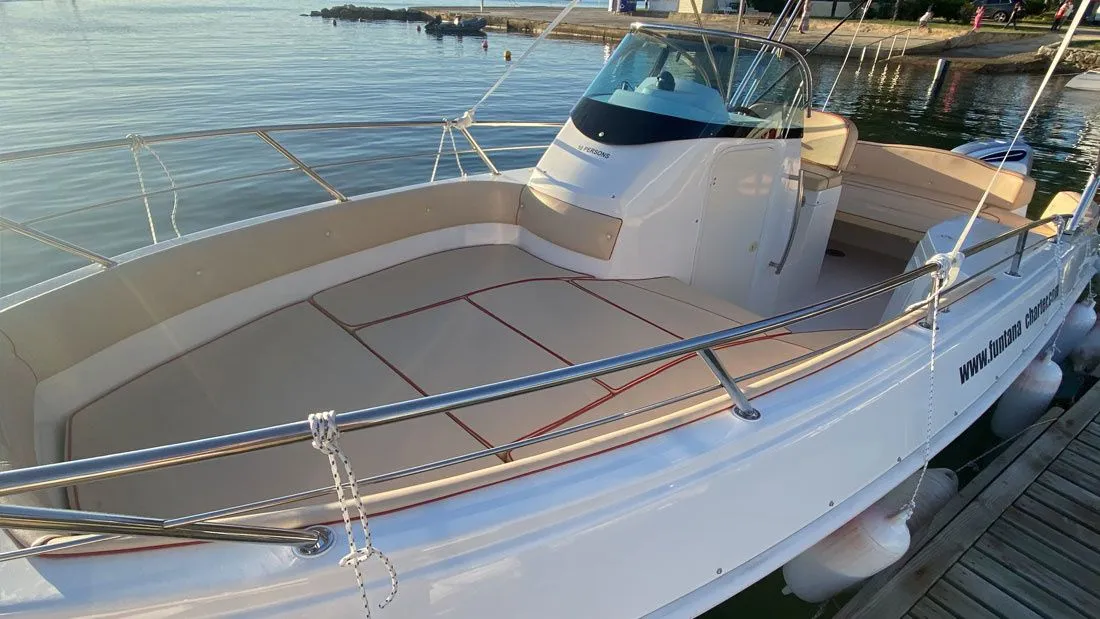 Rent a 7.65m Marinello 26 in Funtana