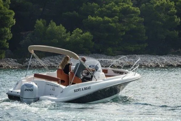 Explore Betina on a 7m Rental Motor Boat