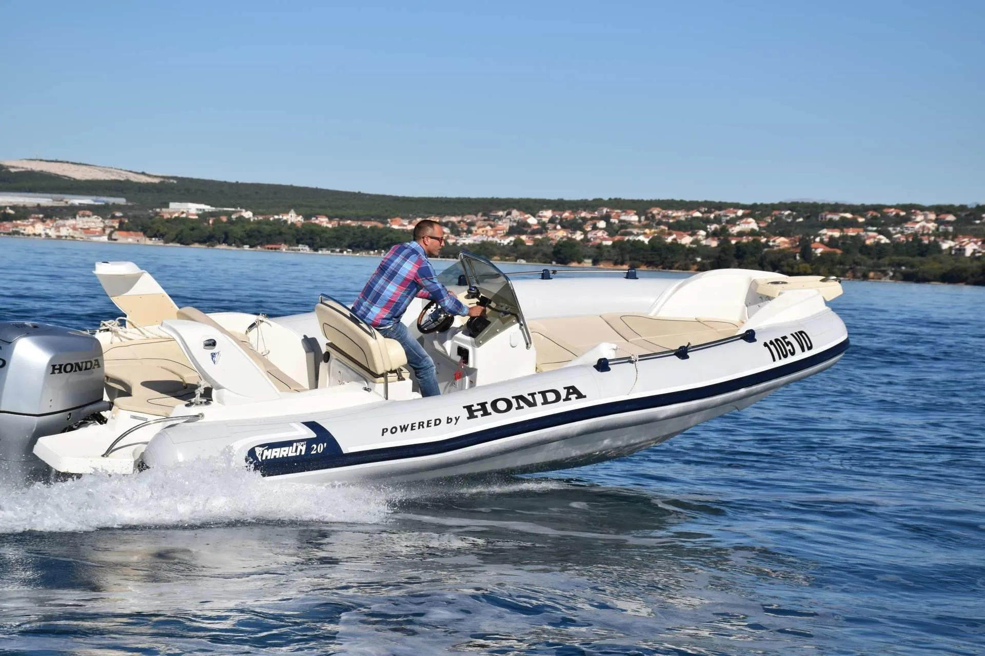 Charter a 6.35m Motor Boat in Trogir
