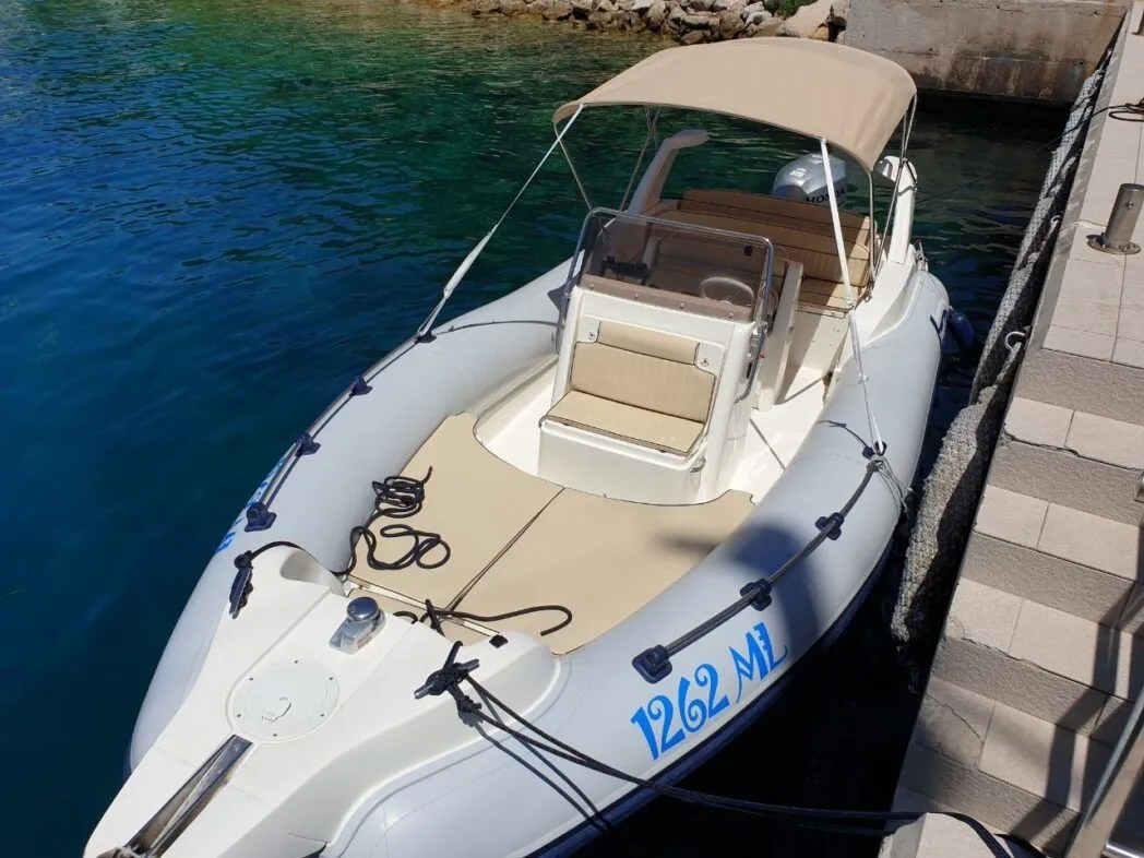 7m Mali Losinj Marlin 21 Hire