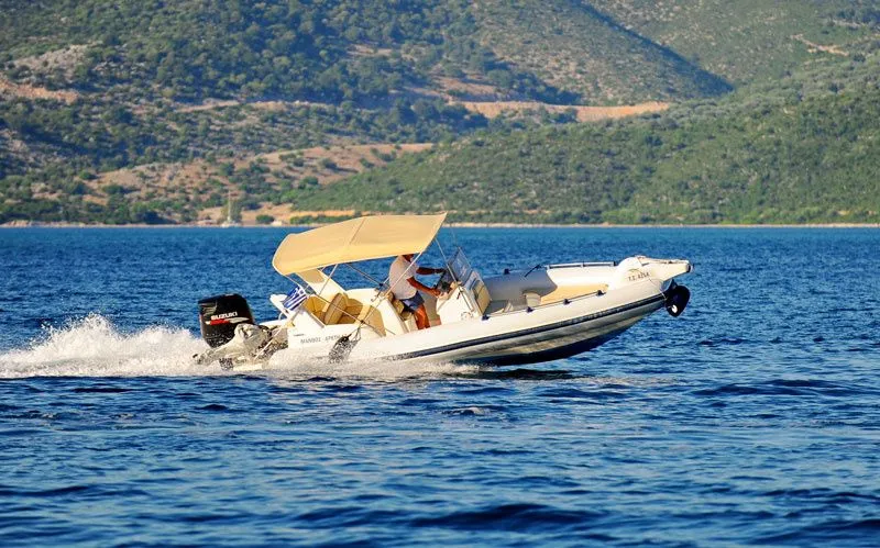 Rent a 7m Marlin 21 Motor Boat in Nikiana