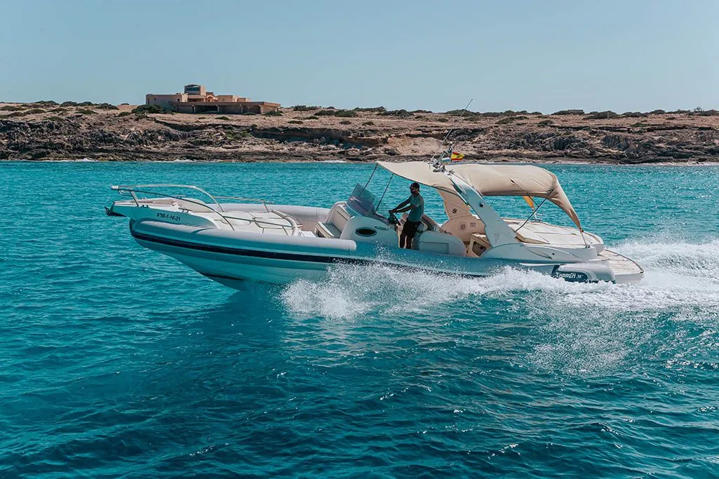 Max Charter Boat