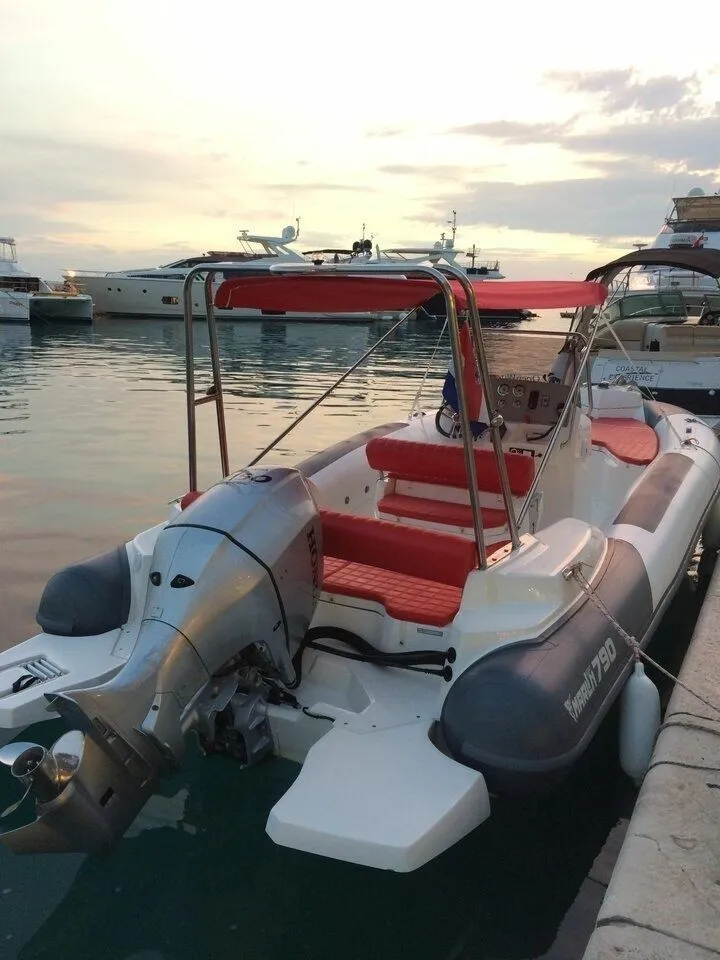 Explore Split on a 7.9m Rental Marlin 790