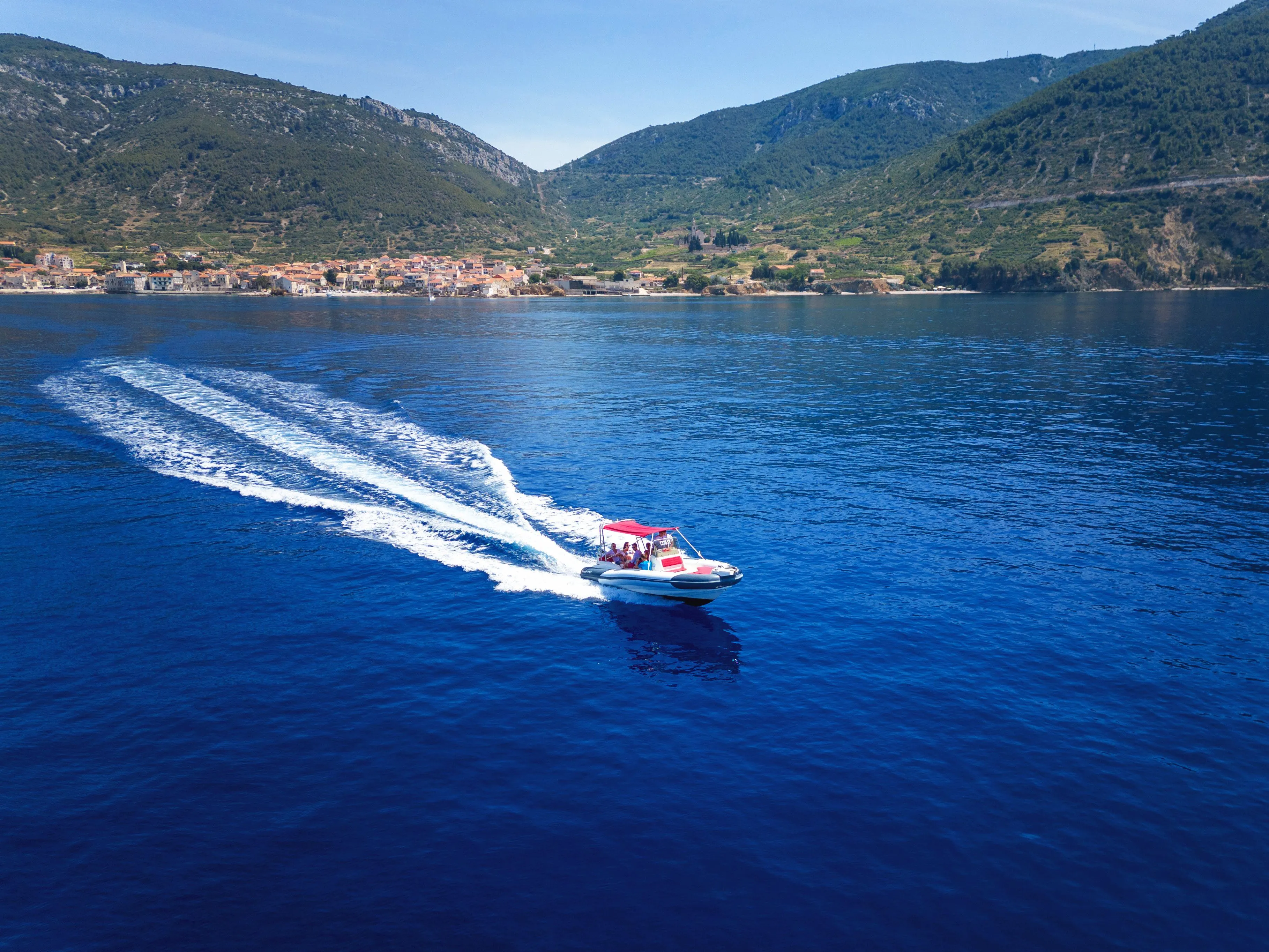 Explore Split on a 7.9m Rental Marlin 790 Dynamic