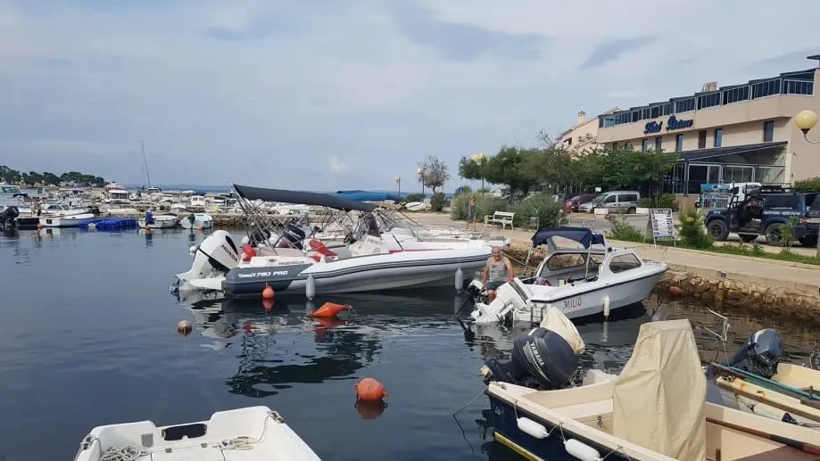 Explore Petrčane on a 8m Rental Boat