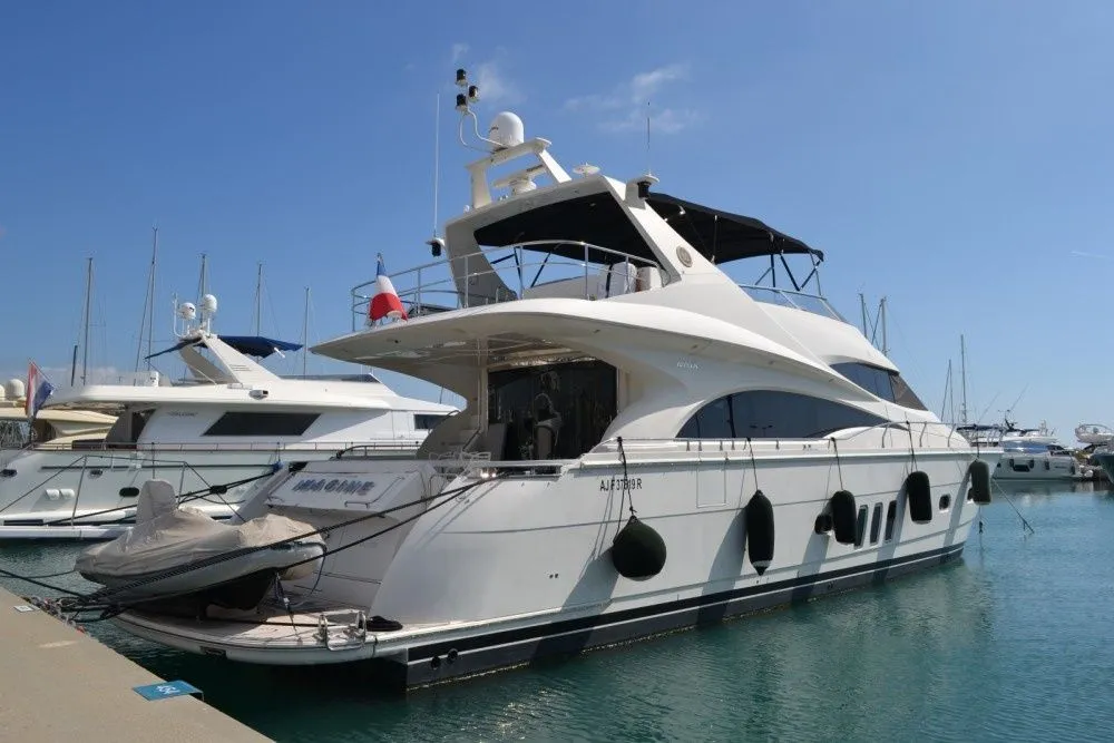 21m Antibes Motor Yacht Marquis 69 Hire