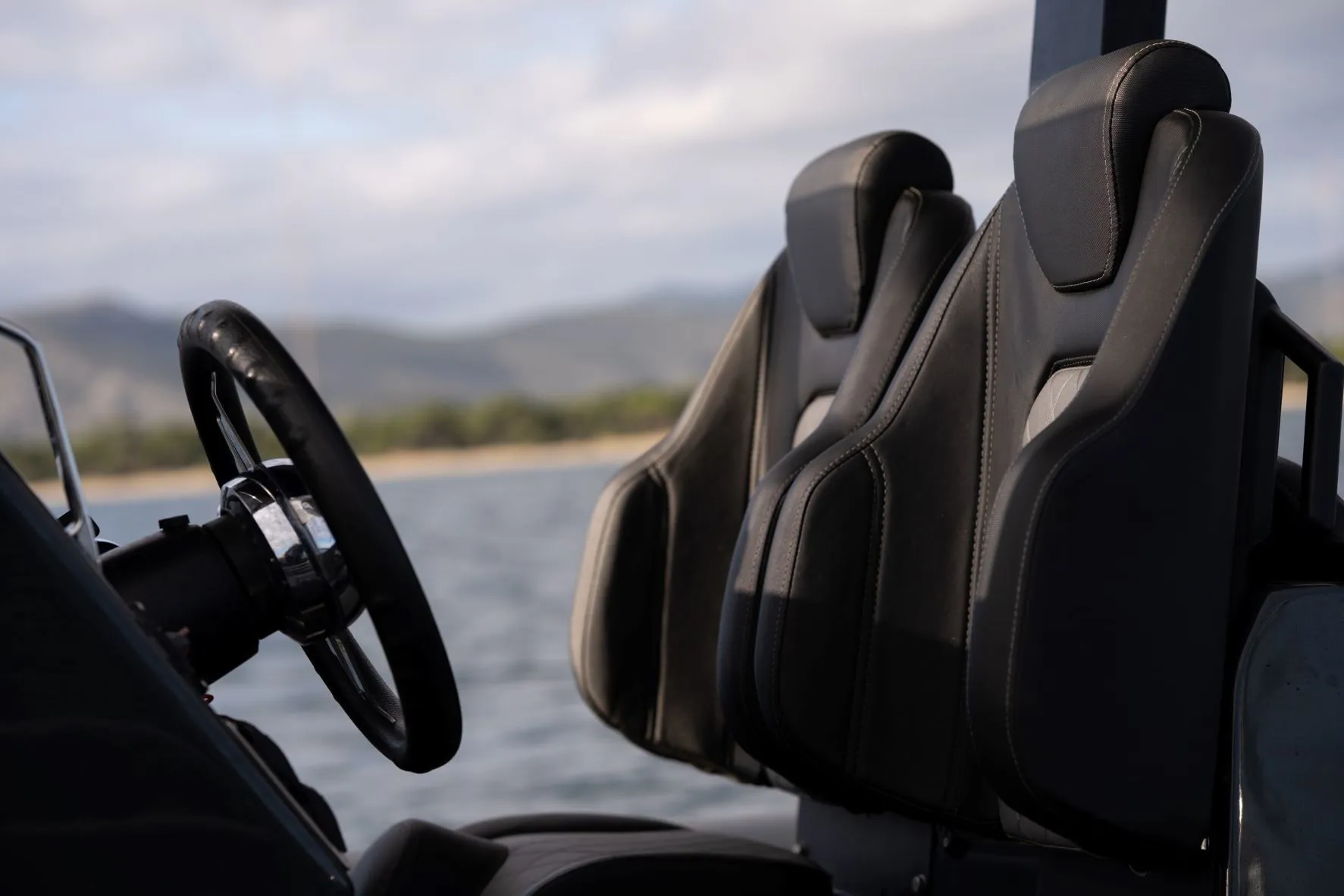 Rent a 9.6m Motor Boat in Porto Heli