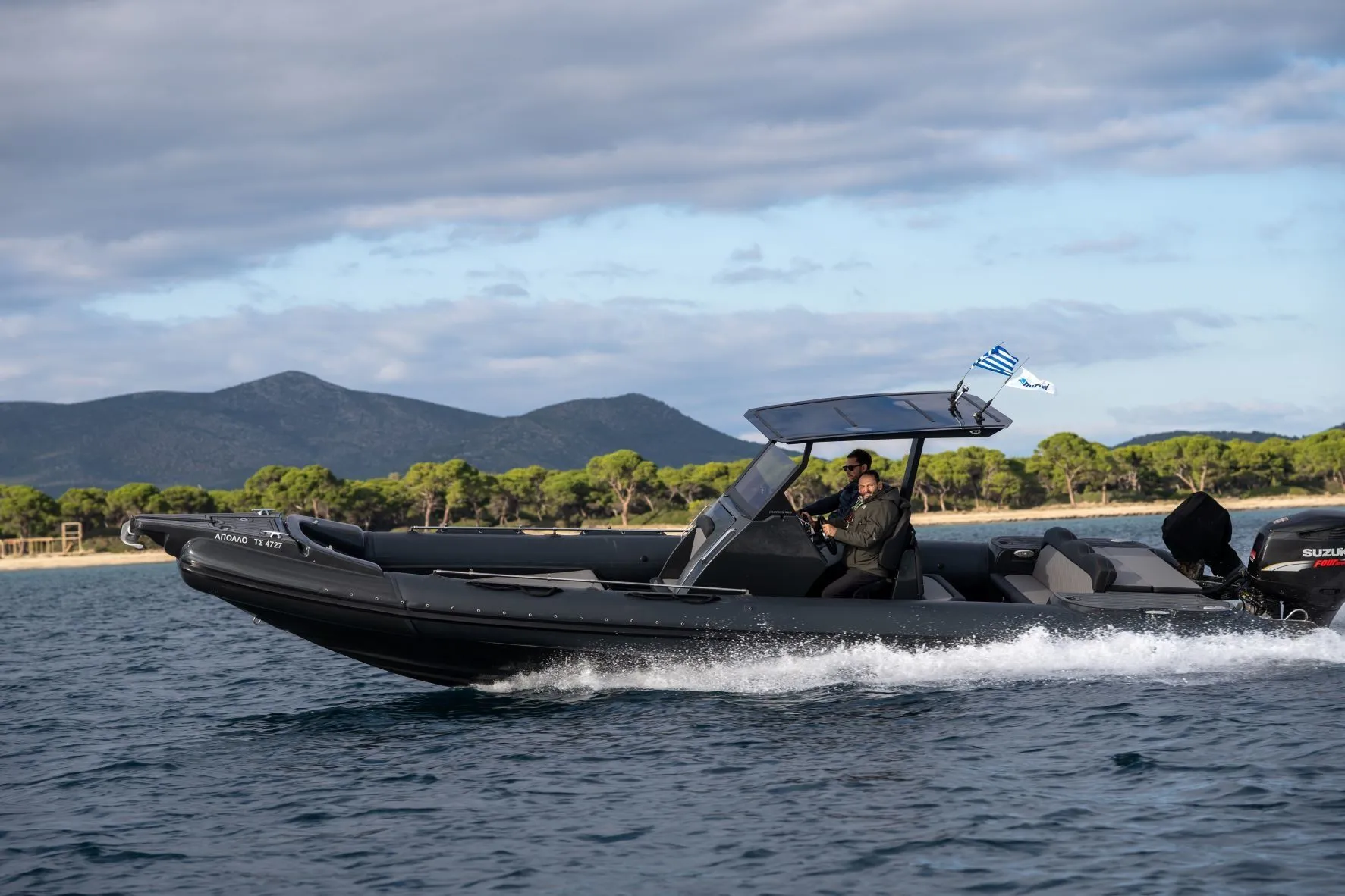 Rent a 9.6m Motor Boat in Porto Heli
