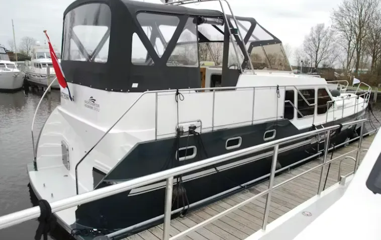 13.5m Warten Motor Yacht Marvis Pasadena 1350 Hire