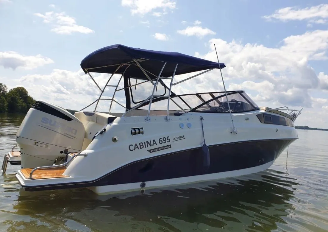 Massiv Charter Boat