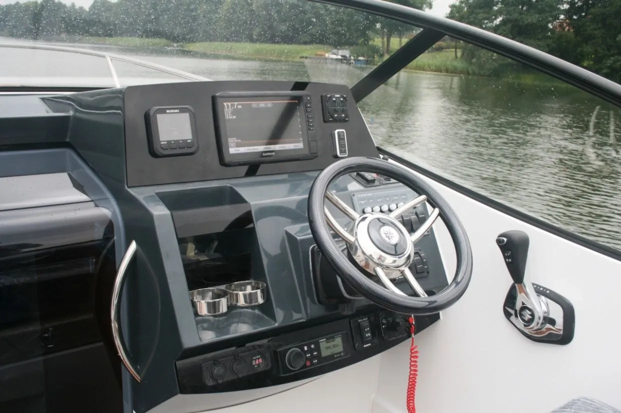 Massiv Charter Boat