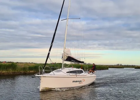 Charter a 8.25m Boat in Marknesse