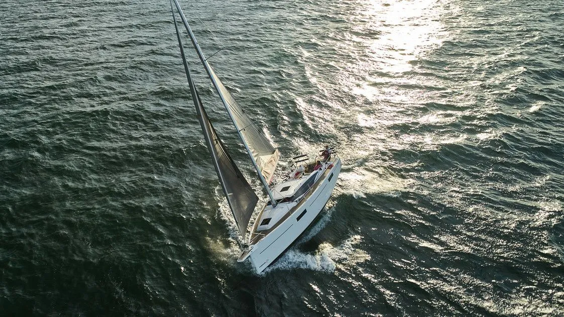 Charter a 10.68m Sailing Yacht in Valencia
