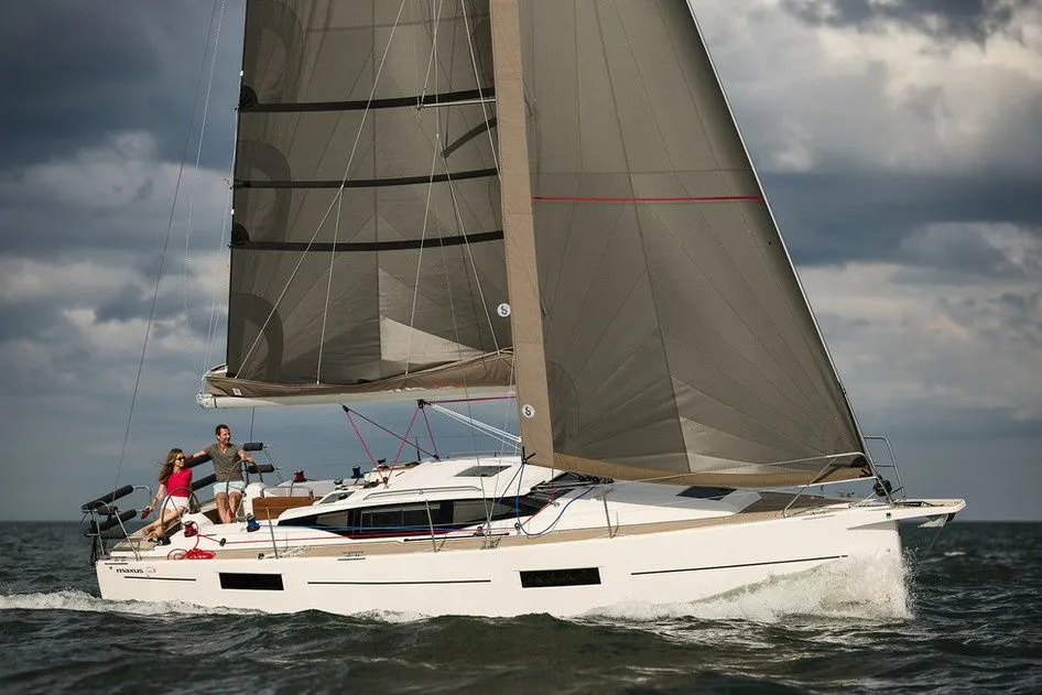 Charter a 10.68m Sailing Yacht in Valencia