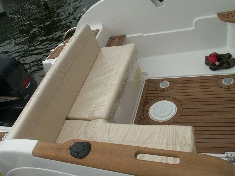 Rent a 6.99m Motor Boat in Hluboká nad Vltavou