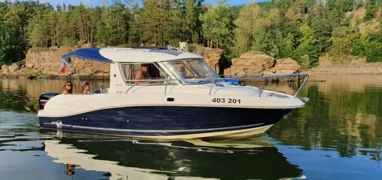 Rent a 6.99m Motor Boat in Hluboká nad Vltavou
