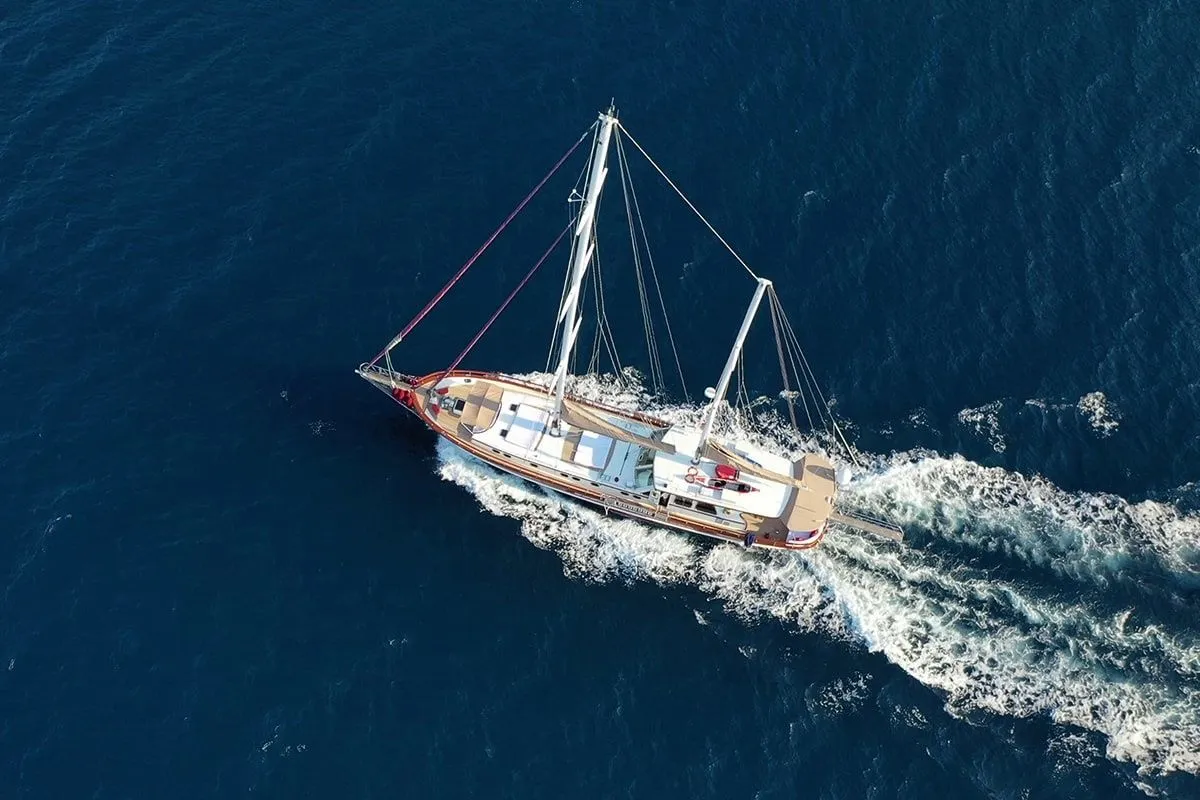 Siyu Charter Boat