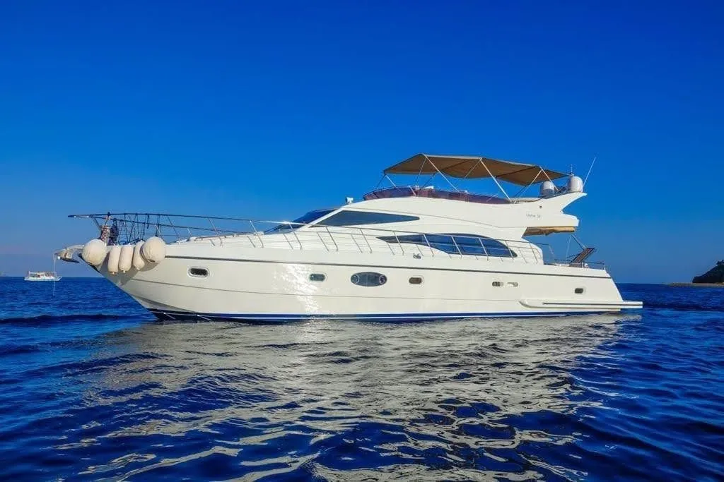 White Blue Charterboot - 4