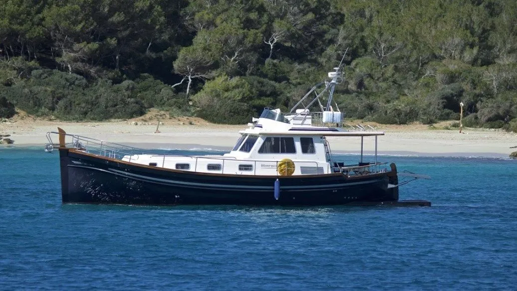 Charter a 16m Motor Yacht Menorquin 160 F in Porto Cristo