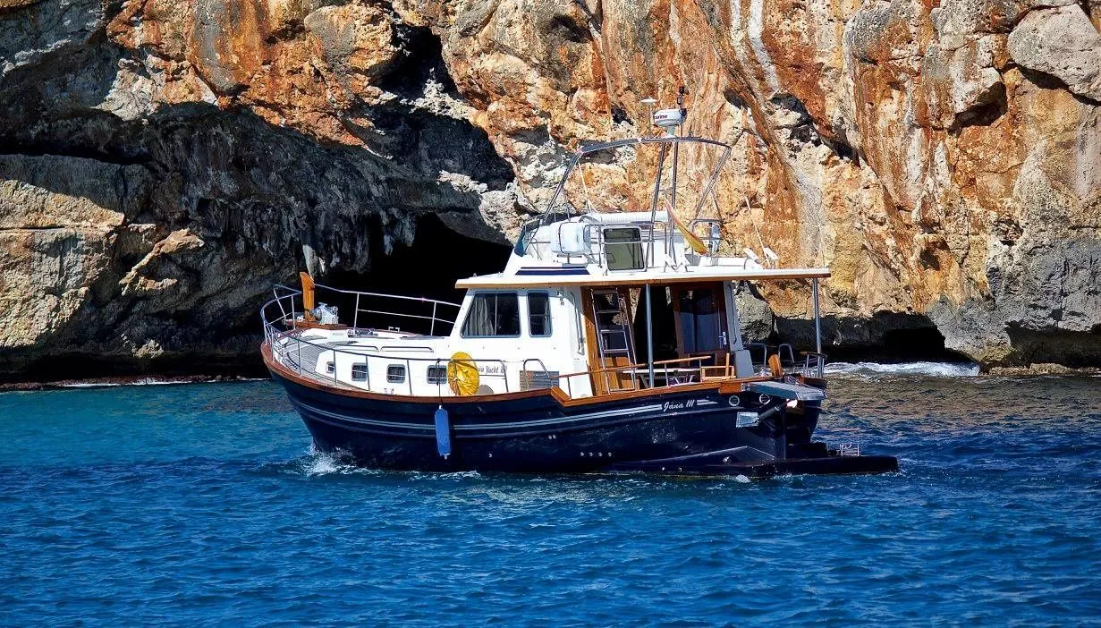 Jana 3 Charter Boat