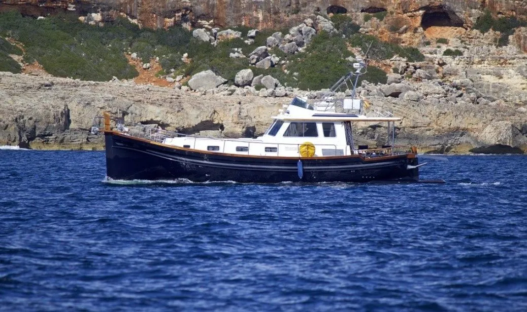 Charter a 16m Motor Yacht Menorquin 160 F in Porto Cristo