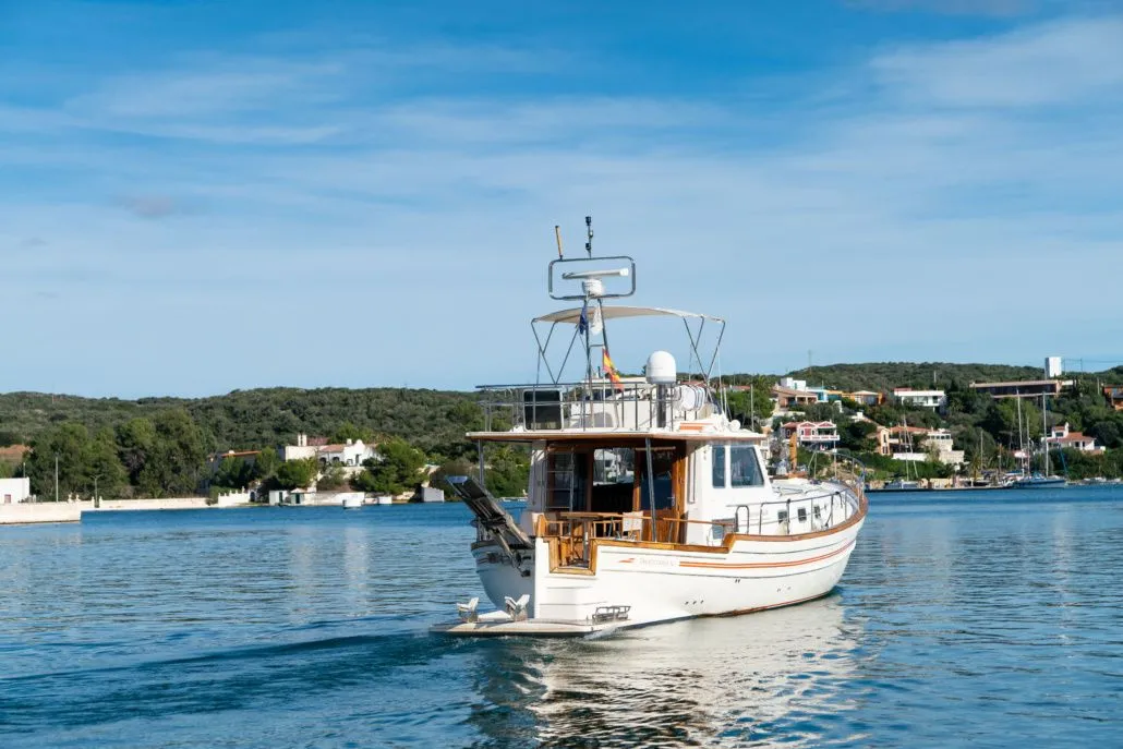 Charter a 15.95m Menorquin 160 F Motor Yacht in Mahón