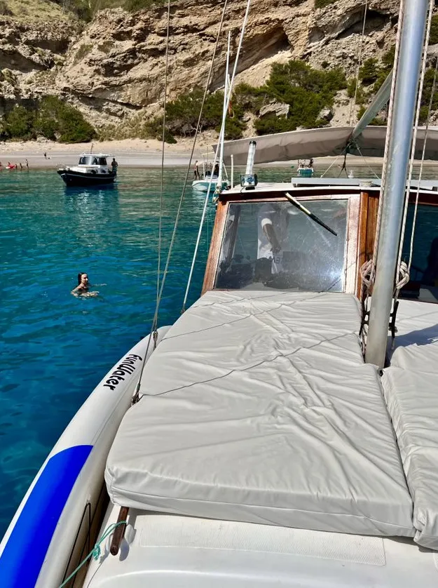Rent a 9m Motor Yacht in Alcudia