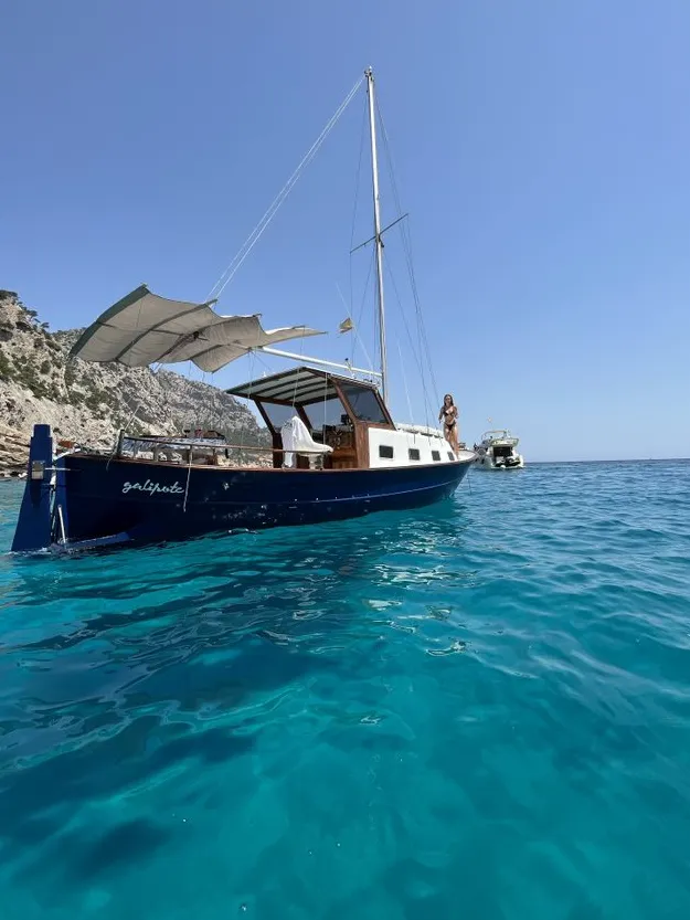 Rent a 9m Motor Yacht in Alcudia