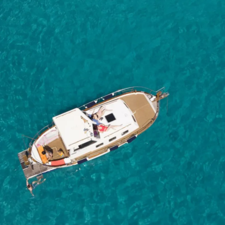 Charter a 9.2m Menorquin 44 Motor Yacht in Llucmajor