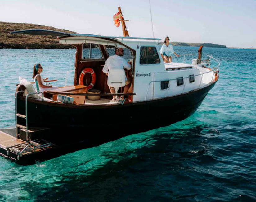 Charter a 9.2m Menorquin 44 Motor Yacht in Llucmajor