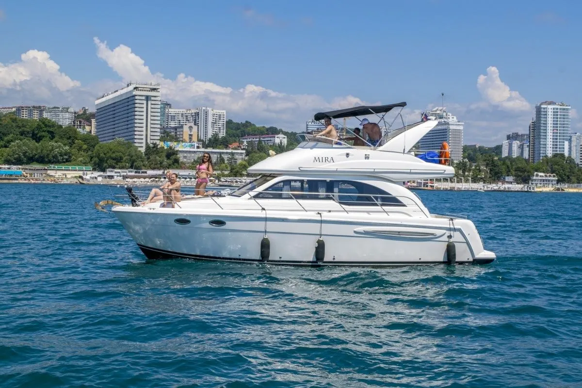 Charter a 10.9m Motor Yacht Meridian 341 in Sochi
