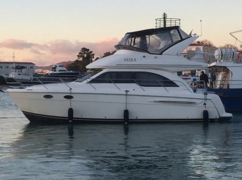 Charter a 10.9m Motor Yacht Meridian 341 in Sochi