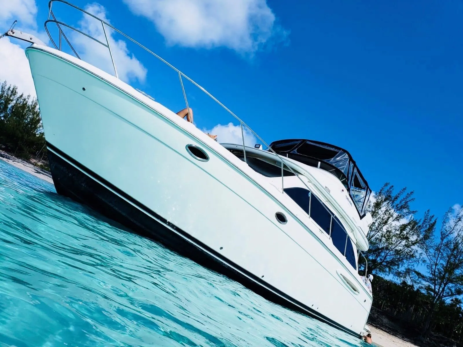 12.49m Downtown Nassau Meridian 41 Hire