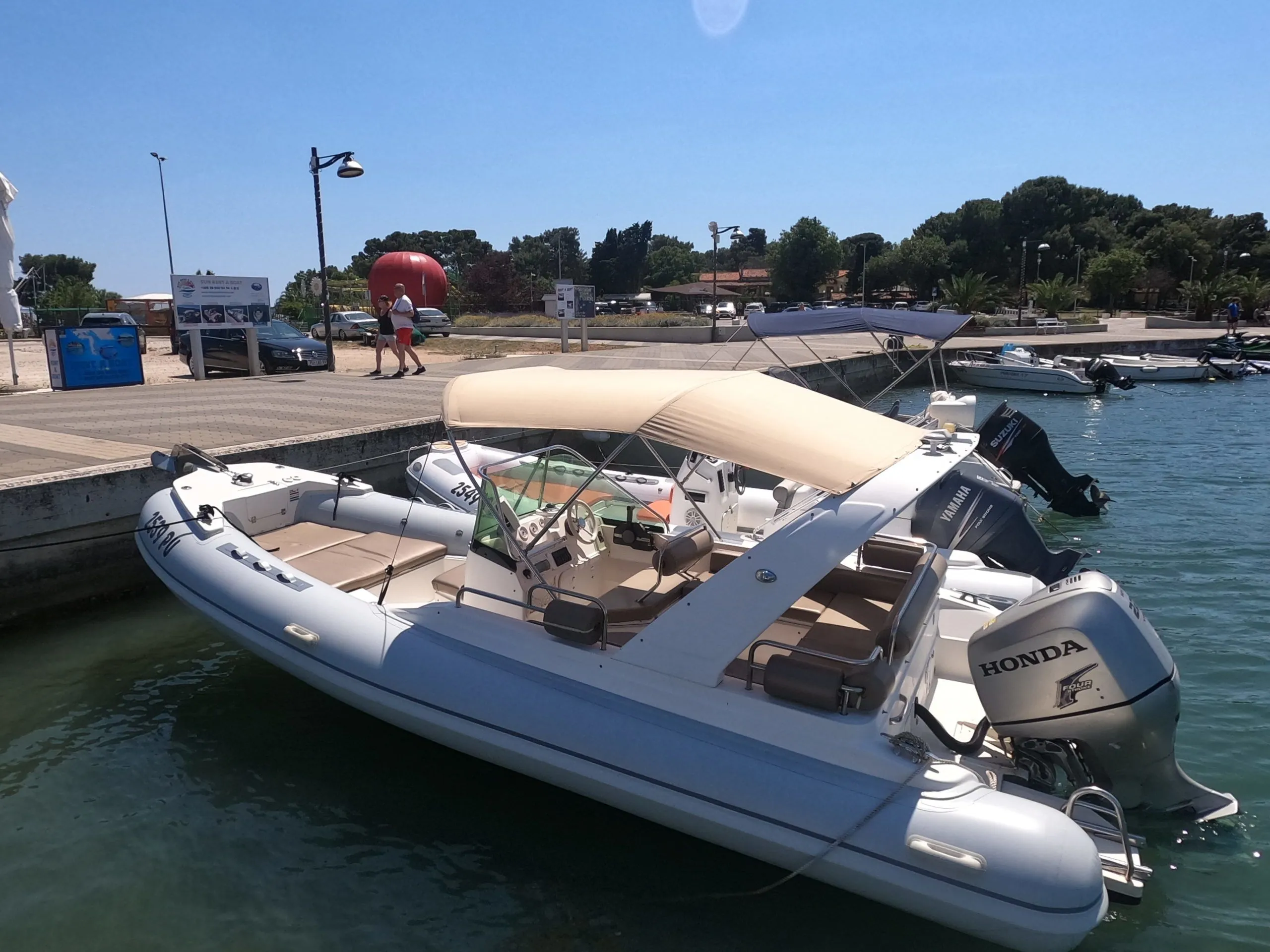 Robinzon Charter Boat