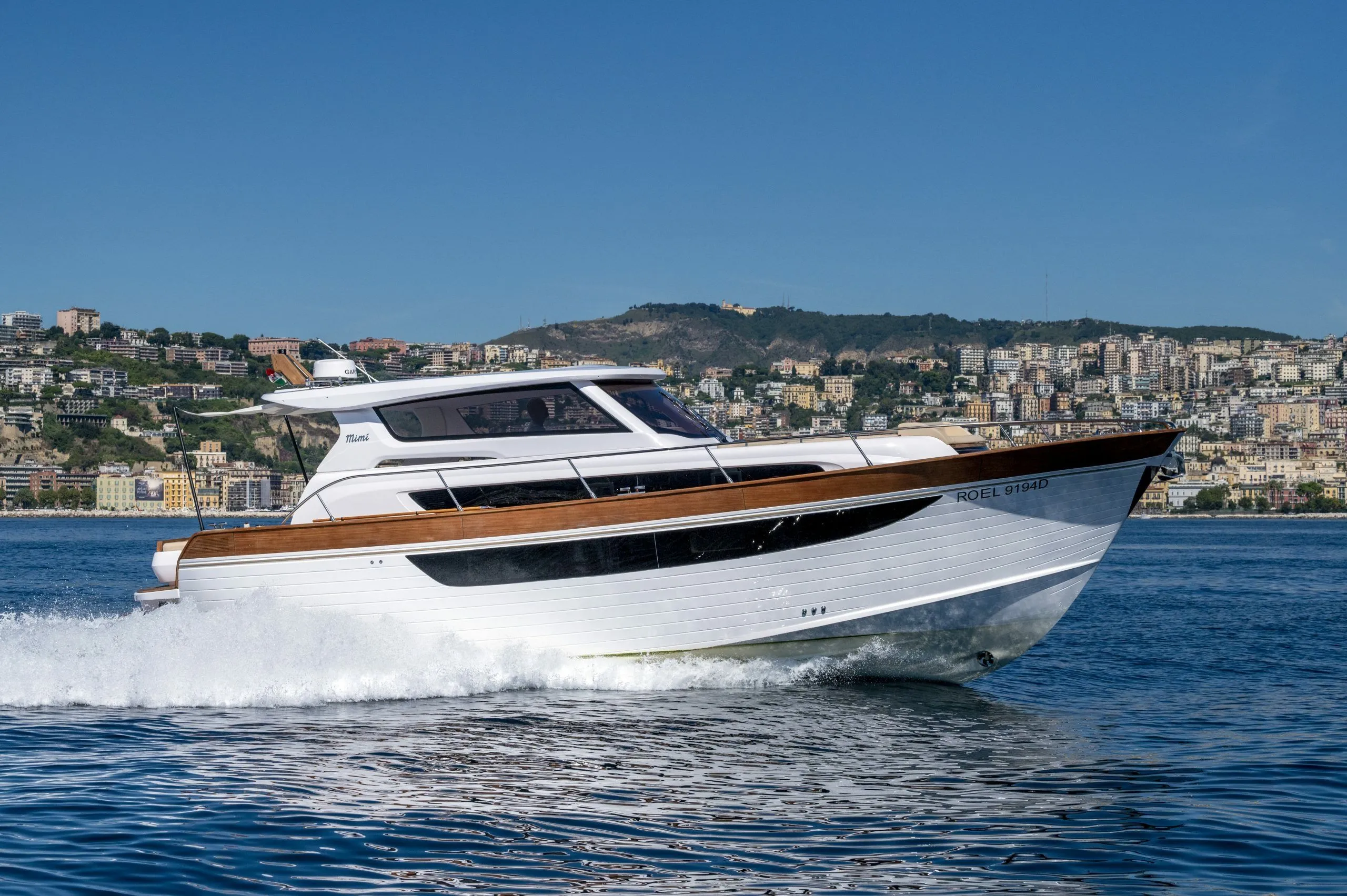Rent a 13.5m Motor Yacht in Podstrana