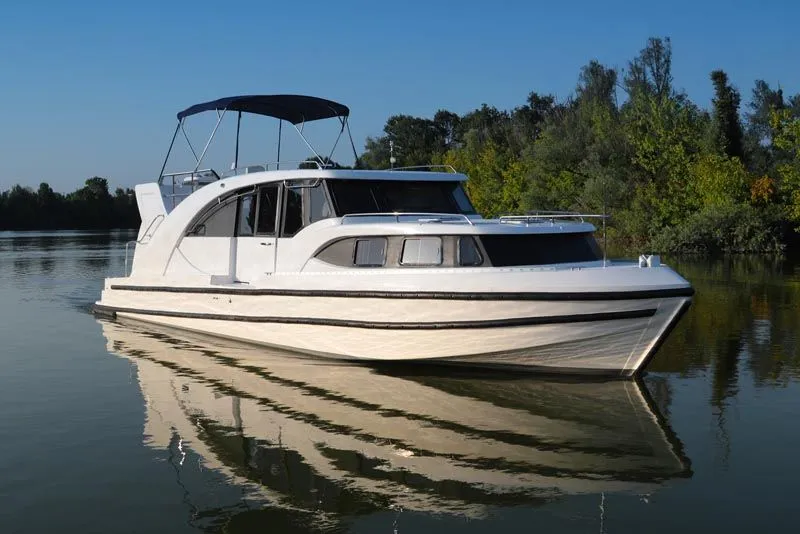 Rent a 13.6m House Boat in Precenicco