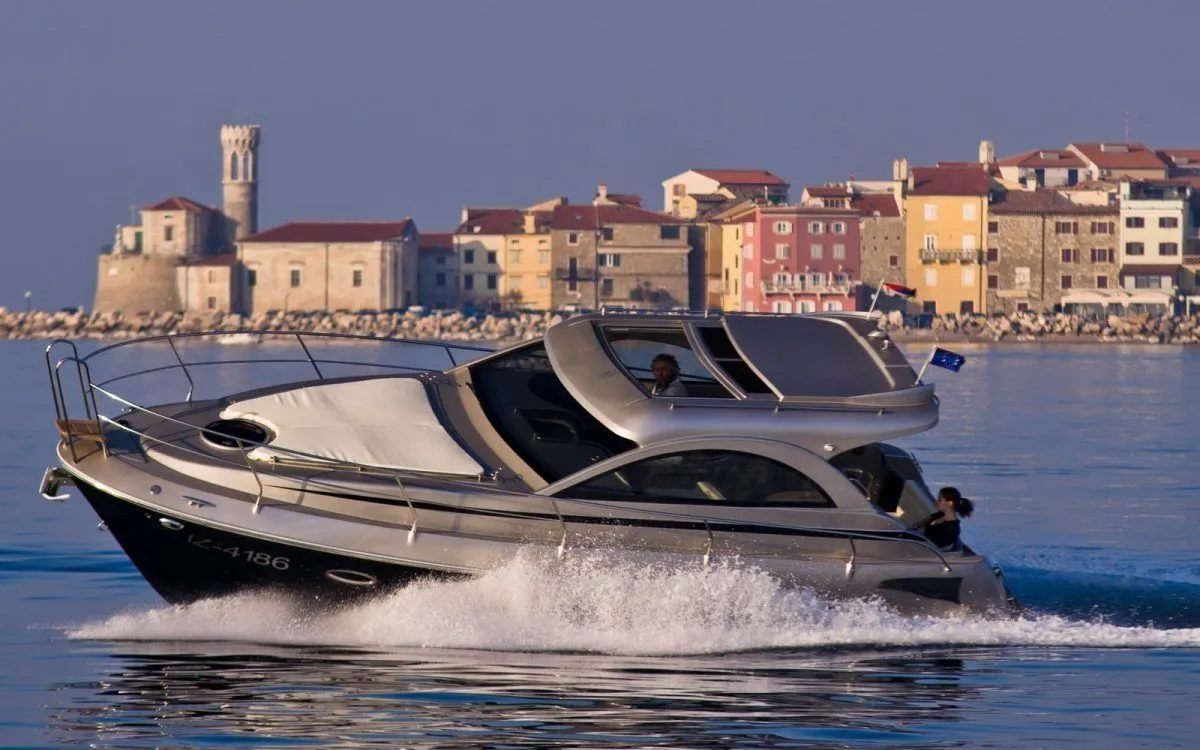 Boat - 9.9m Wilkasy Mirakul 30 Motor Yacht Hire